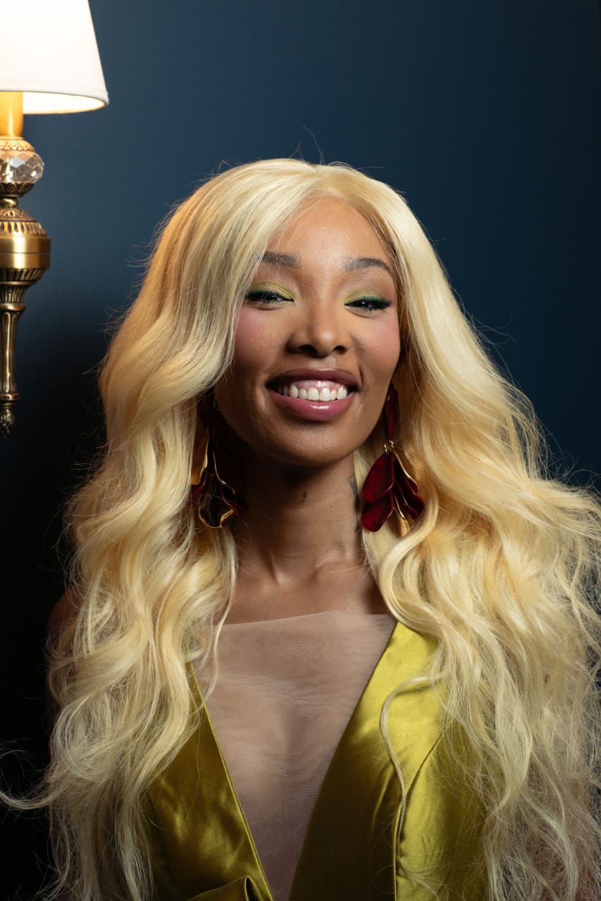 Monroe  Straight 13x4   28inch Colour Blonde